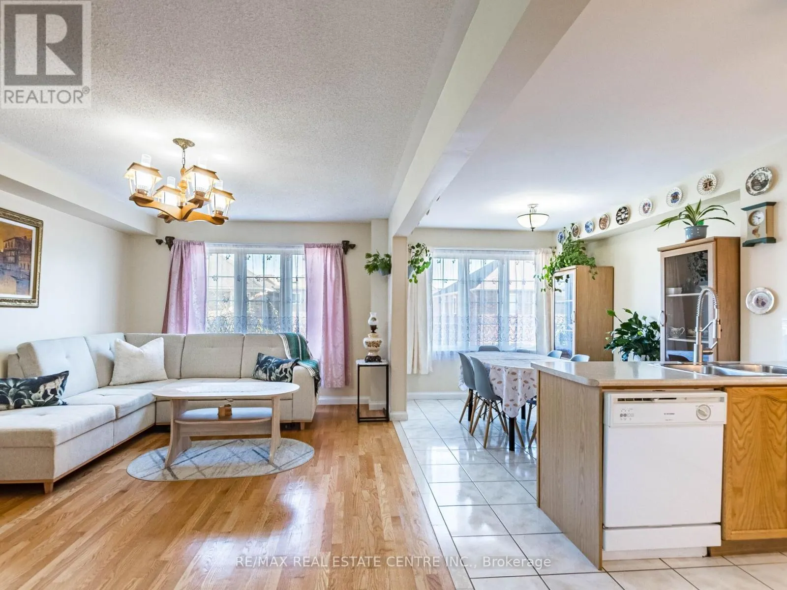 1240 CHAPMAN CRESCENT