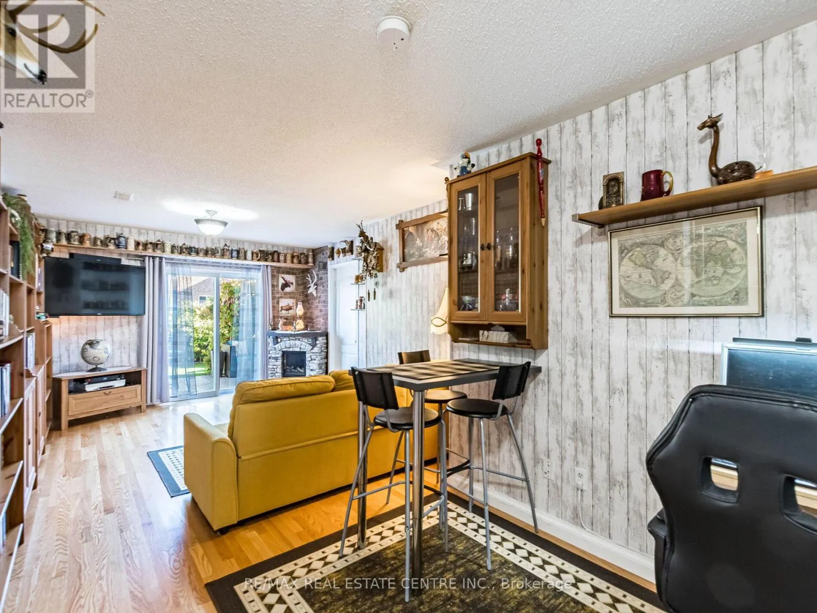 1240 CHAPMAN CRESCENT