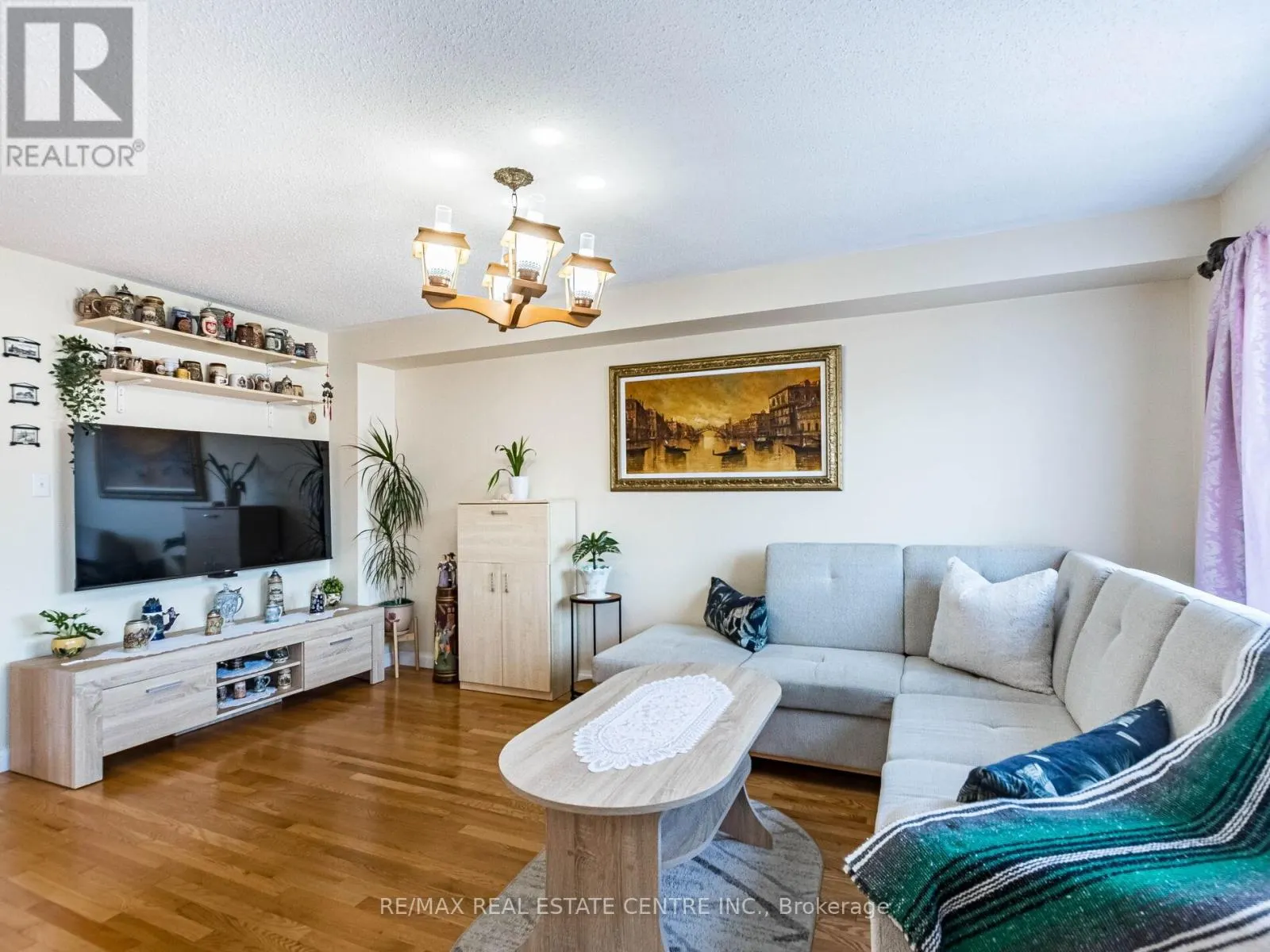 1240 CHAPMAN CRESCENT