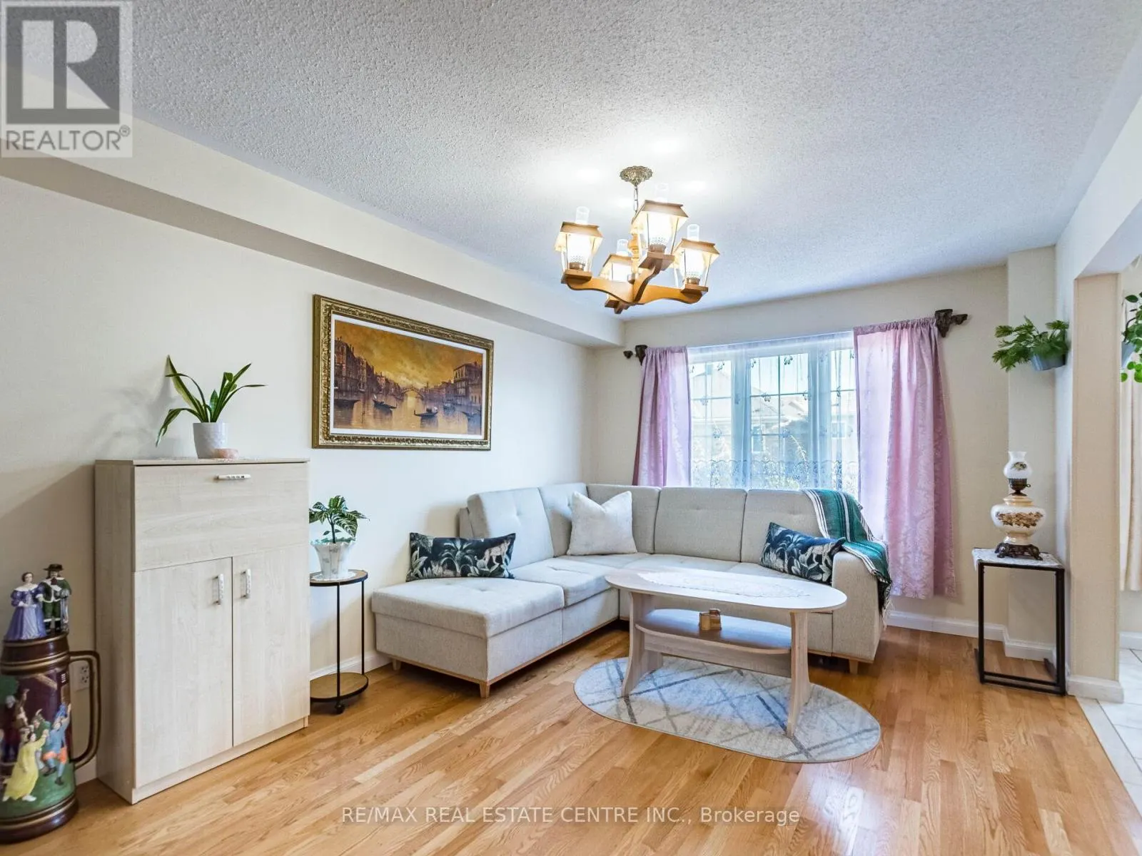 1240 CHAPMAN CRESCENT