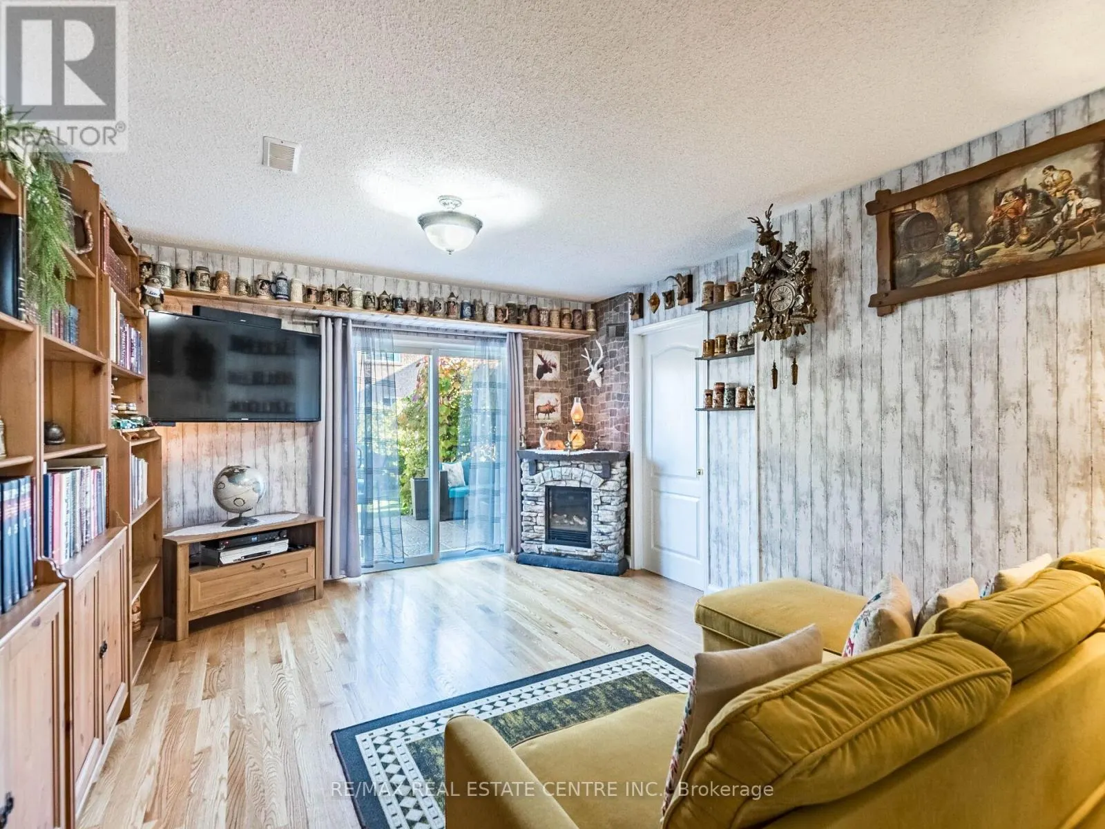 1240 CHAPMAN CRESCENT