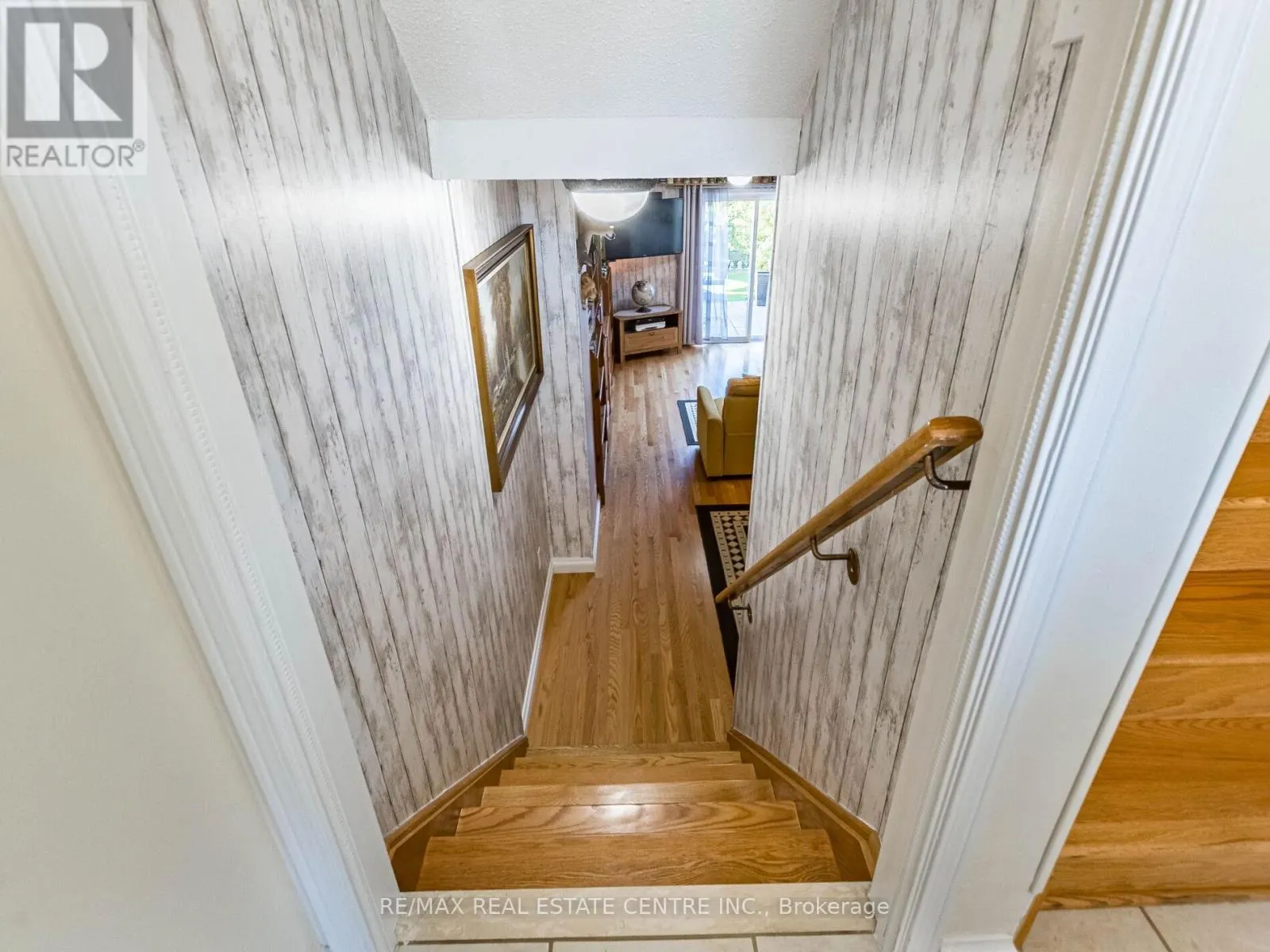1240 CHAPMAN CRESCENT