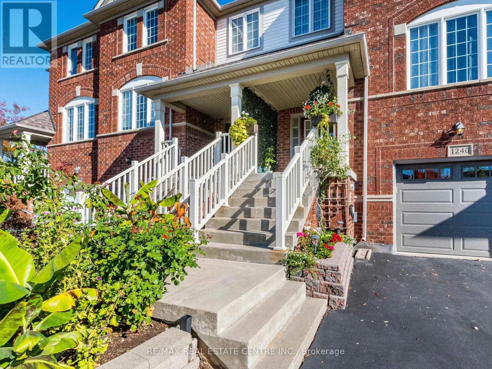 1240 CHAPMAN CRESCENT