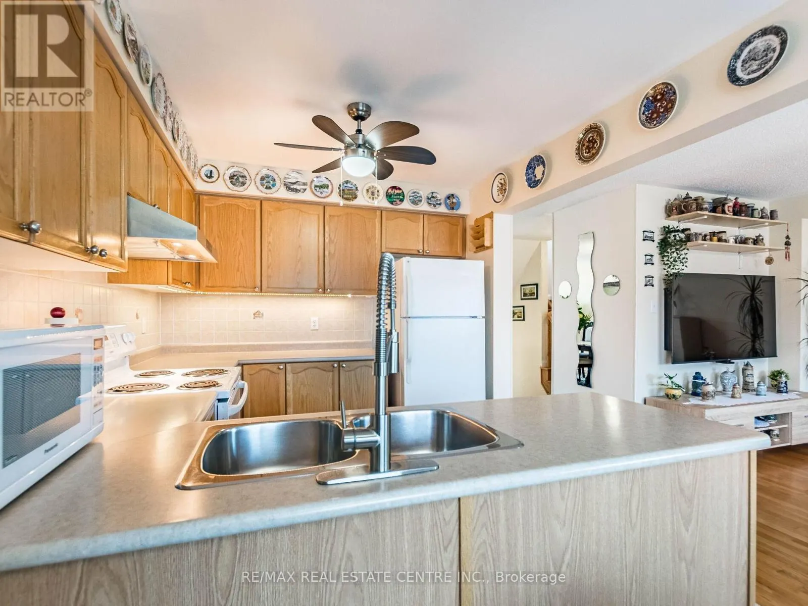 1240 CHAPMAN CRESCENT