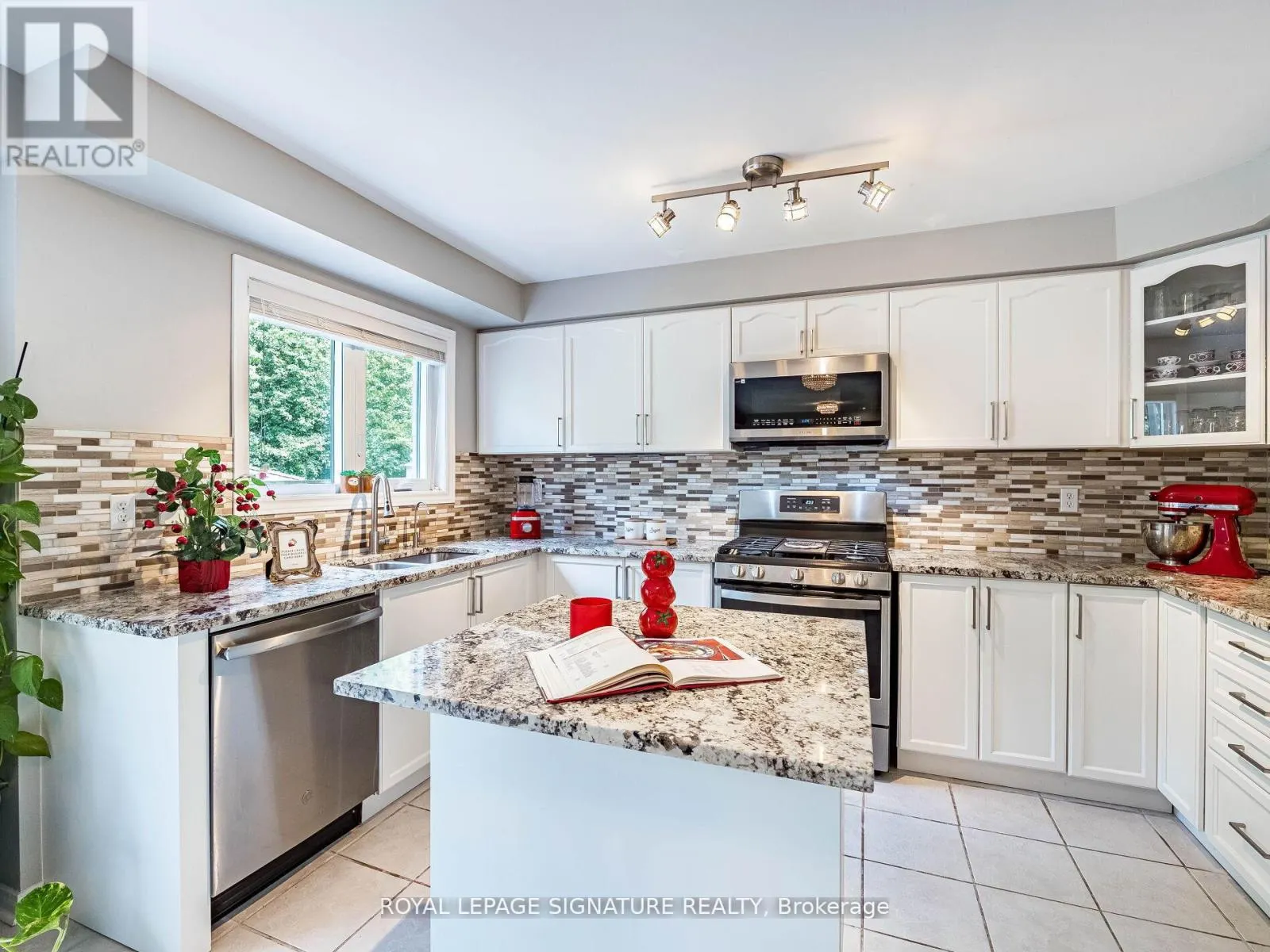1013 FREEMAN TRAIL W