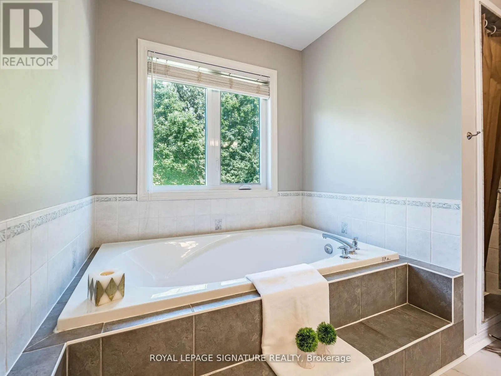 1013 FREEMAN TRAIL W