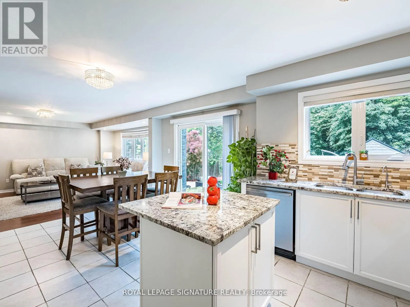 1013 FREEMAN TRAIL W