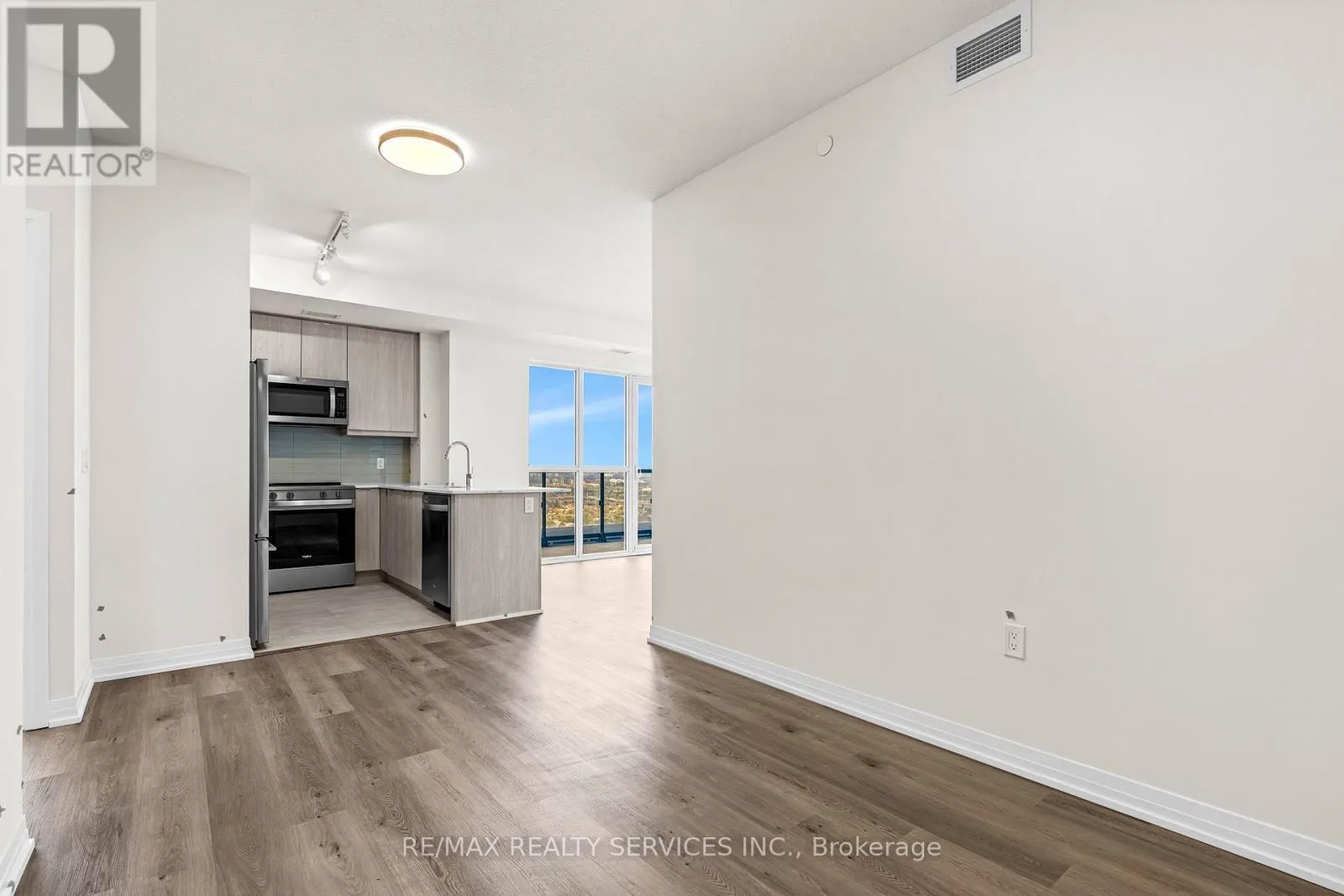2501 - 15 WATERGARDEN DRIVE