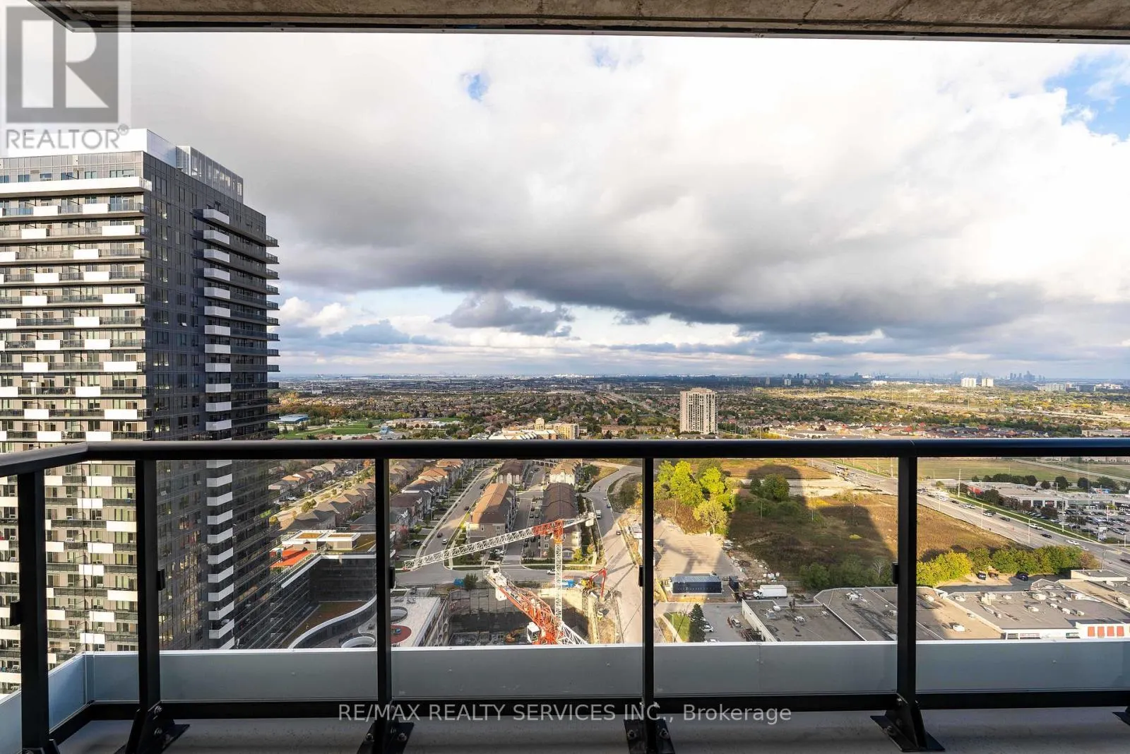 2501 - 15 WATERGARDEN DRIVE
