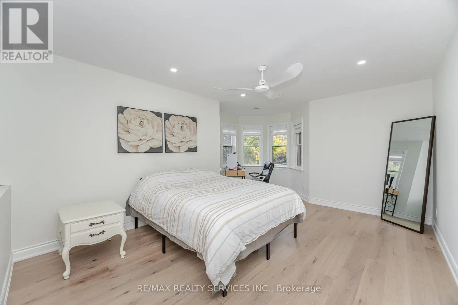 14 SNOWBERRY COURT