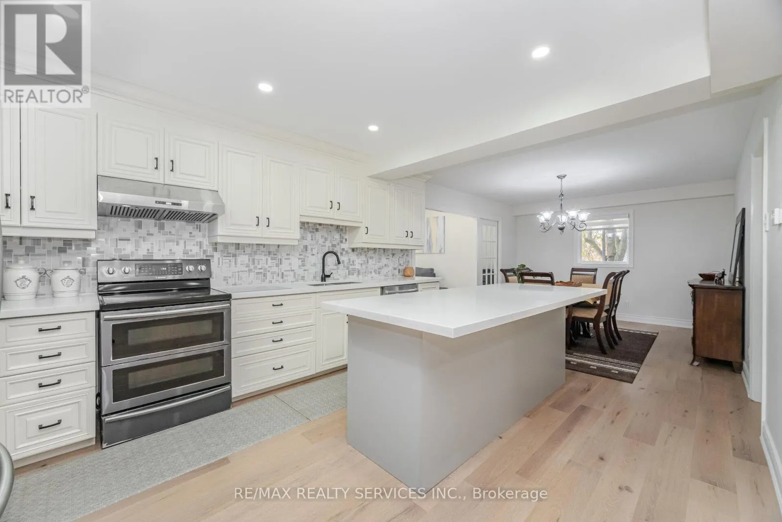14 SNOWBERRY COURT