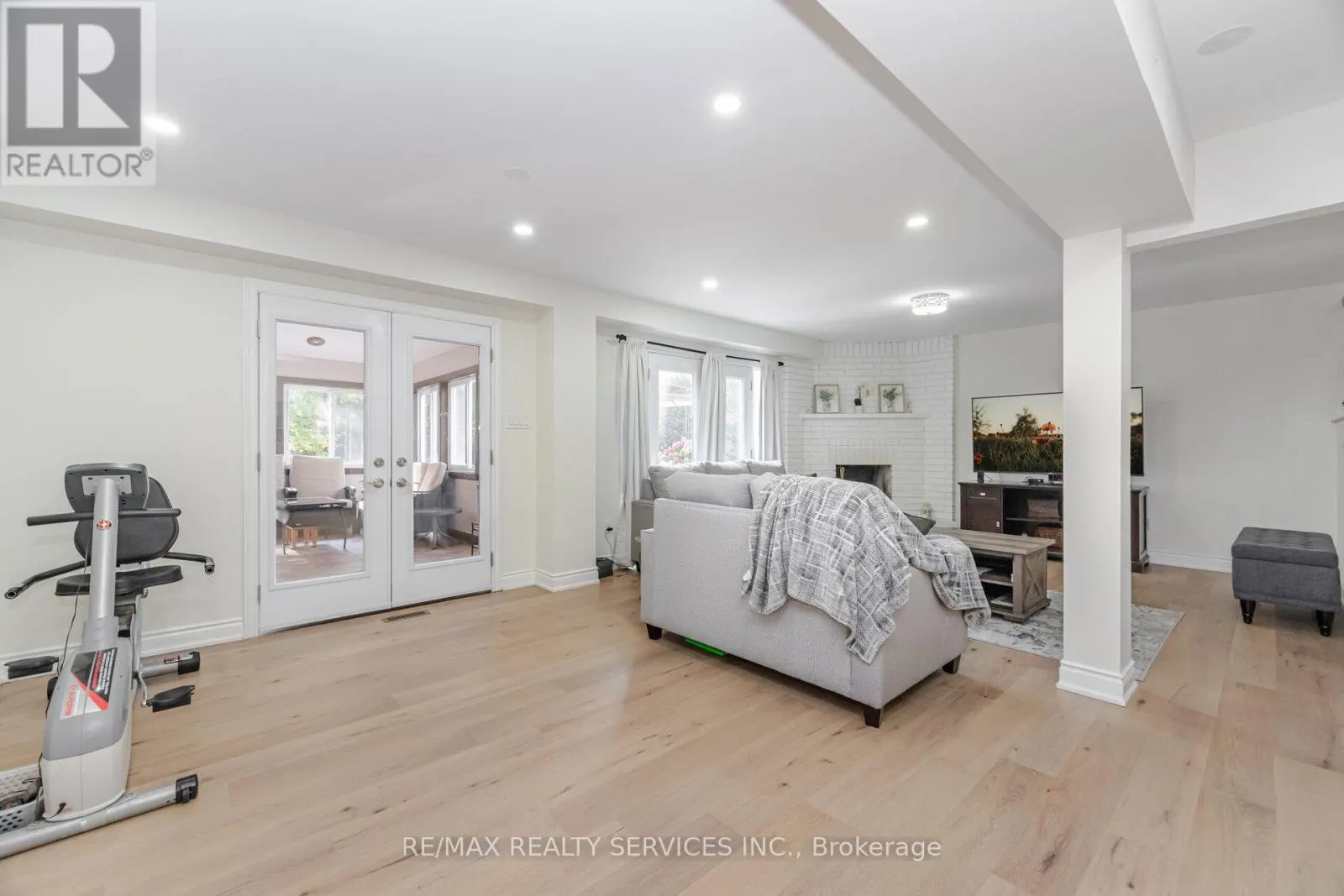 14 SNOWBERRY COURT