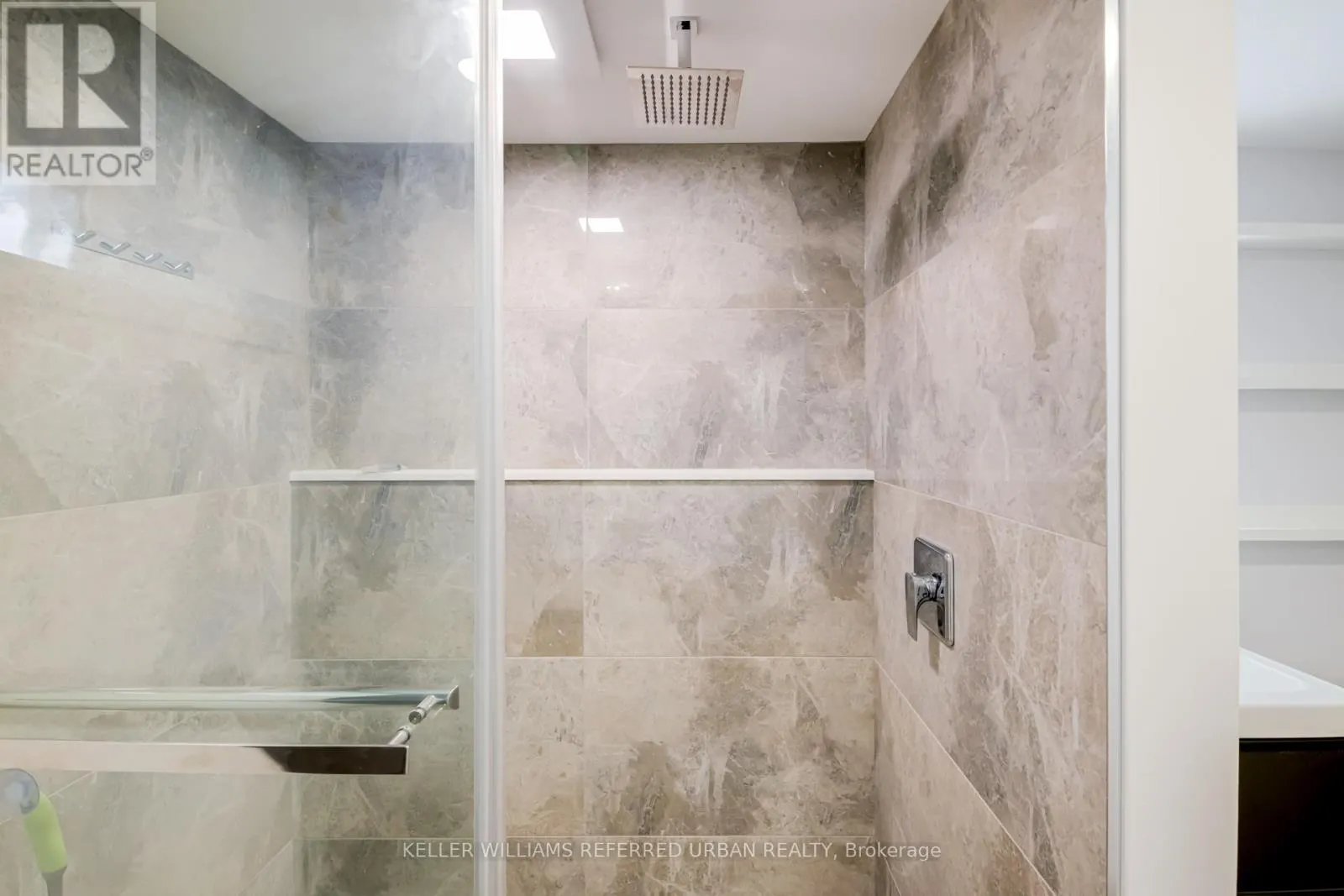 LOWER - 2556 LAKE SHORE BOULEVARD W