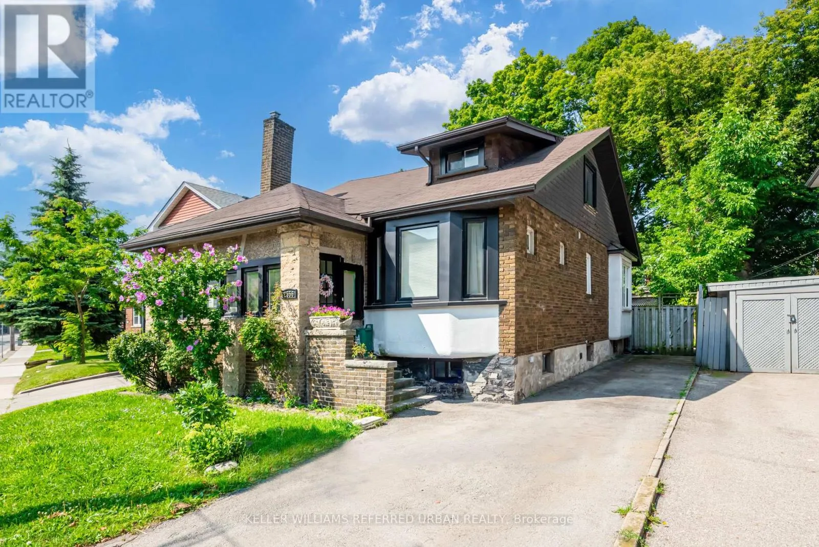 LOWER - 2556 LAKE SHORE BOULEVARD W