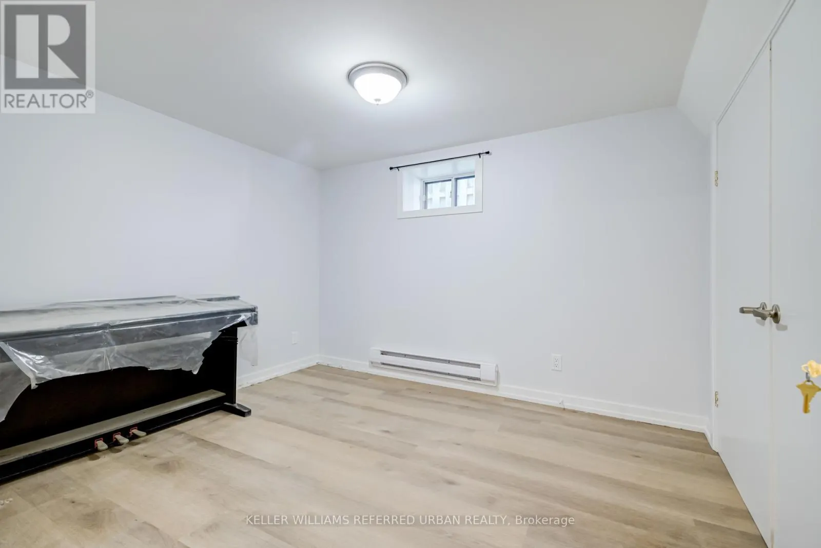 LOWER - 2556 LAKE SHORE BOULEVARD W