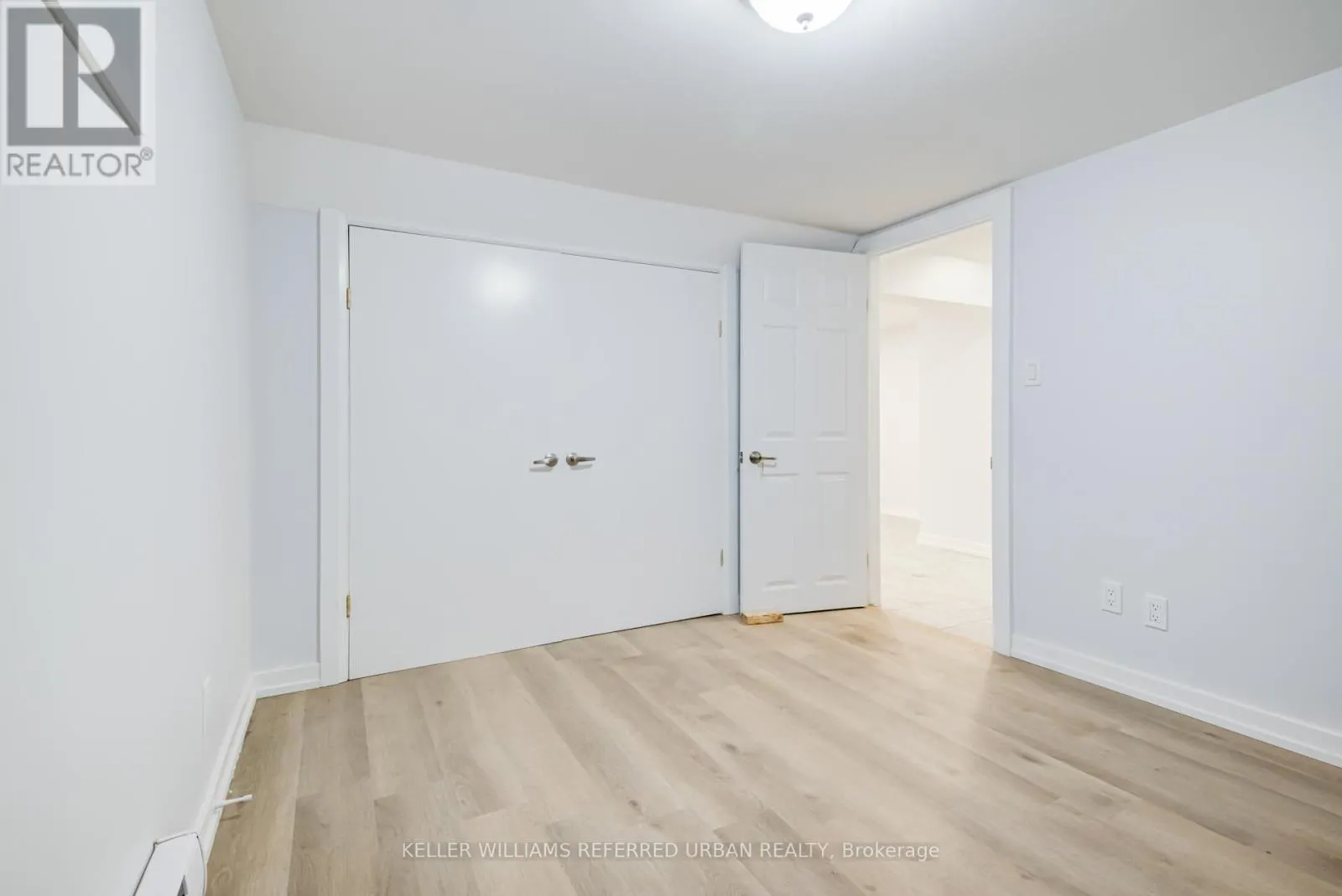 LOWER - 2556 LAKE SHORE BOULEVARD W