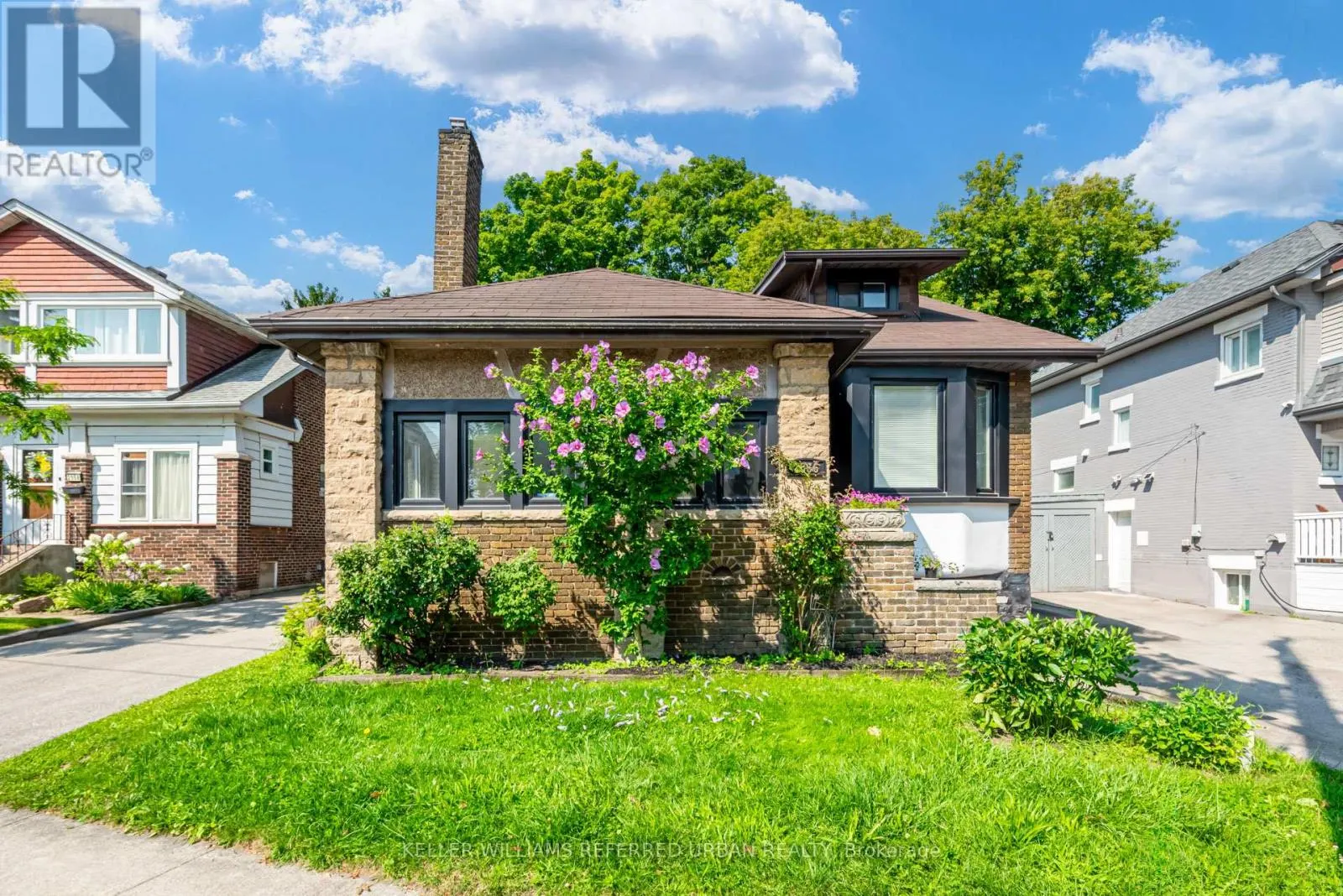 LOWER - 2556 LAKE SHORE BOULEVARD W