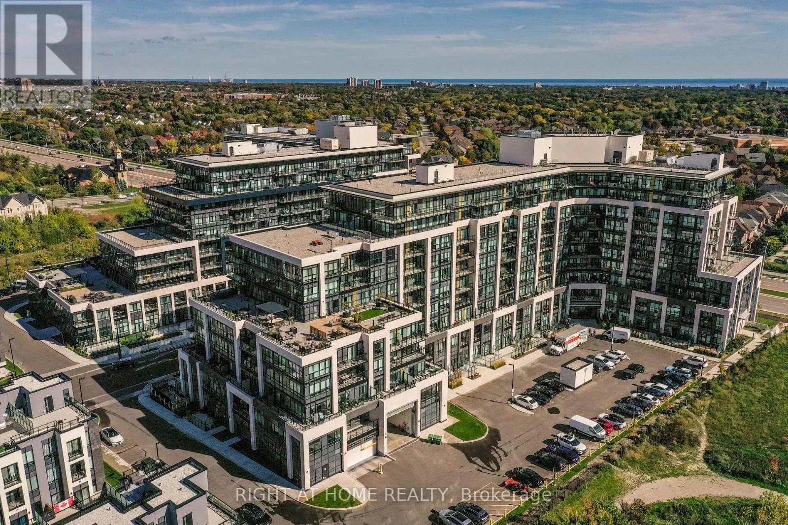 119 - 405 DUNDAS STREET W
