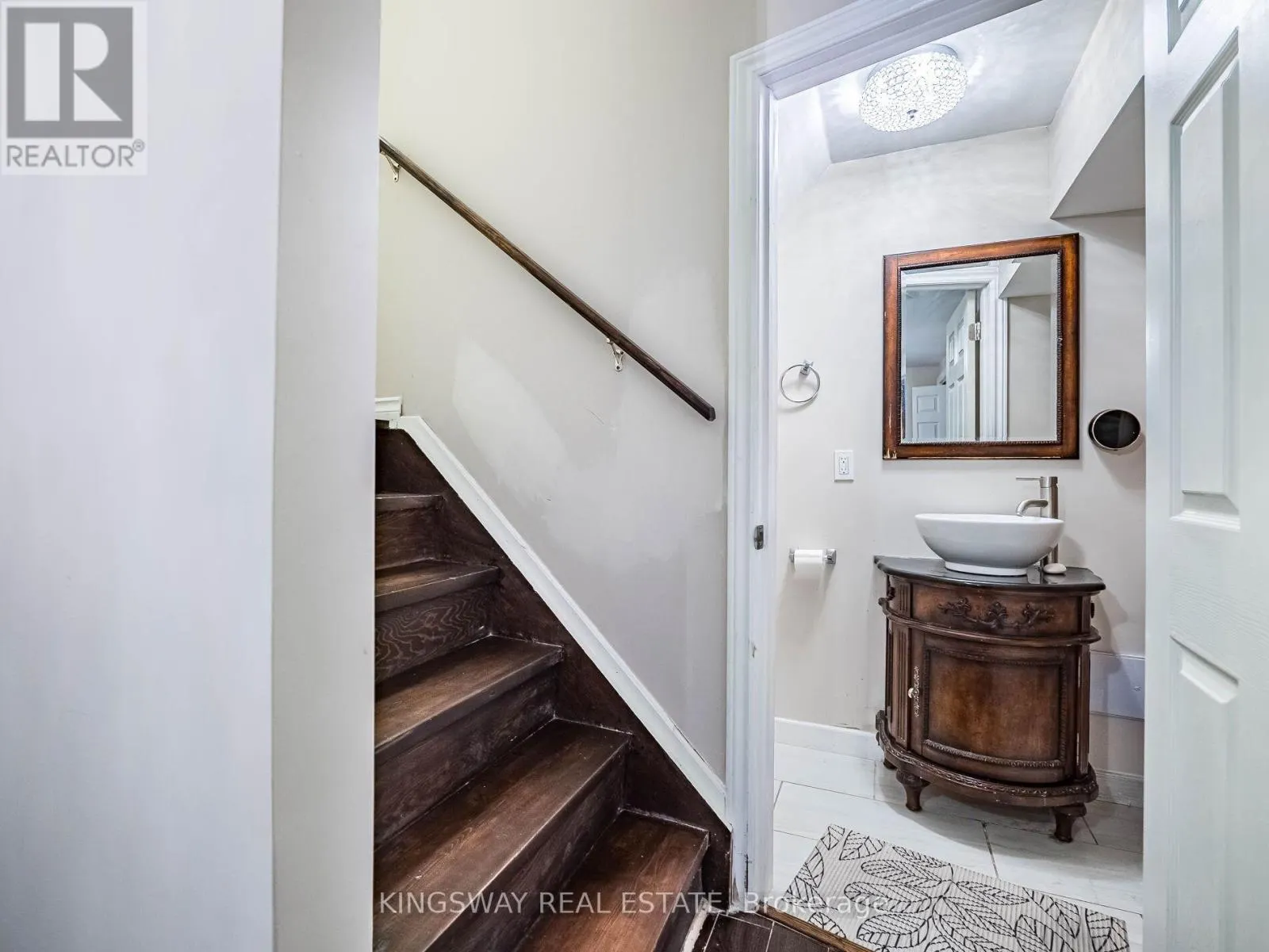 3221 REDPATH CIRCLE