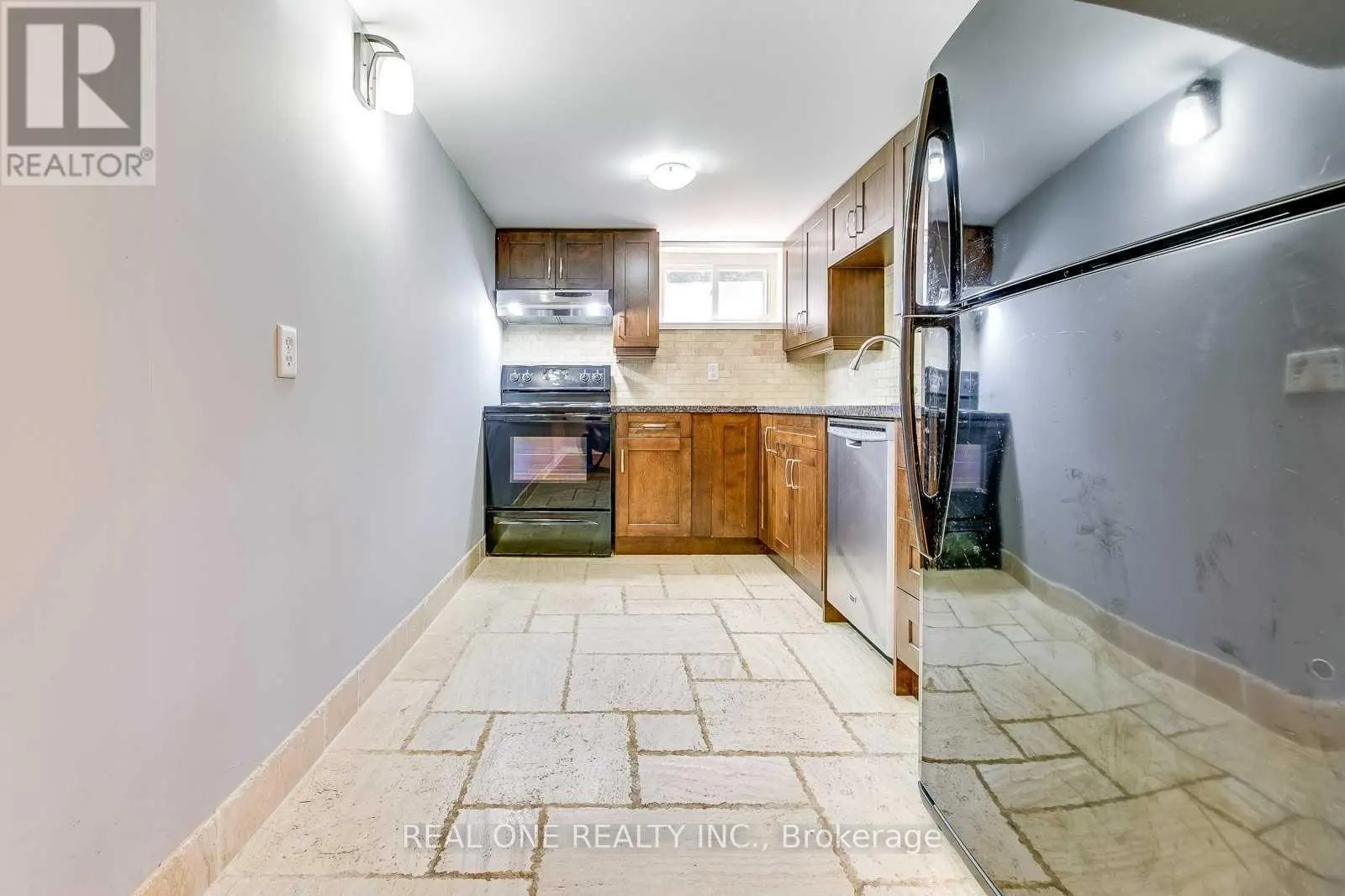 LOWER - 2048 EDINBURGH DRIVE