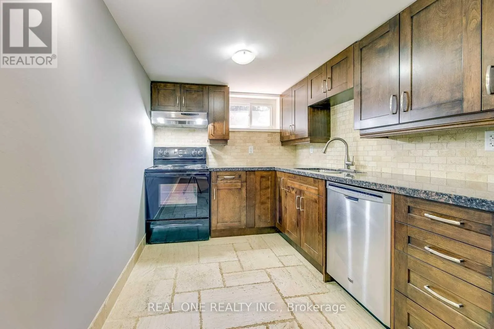 LOWER - 2048 EDINBURGH DRIVE
