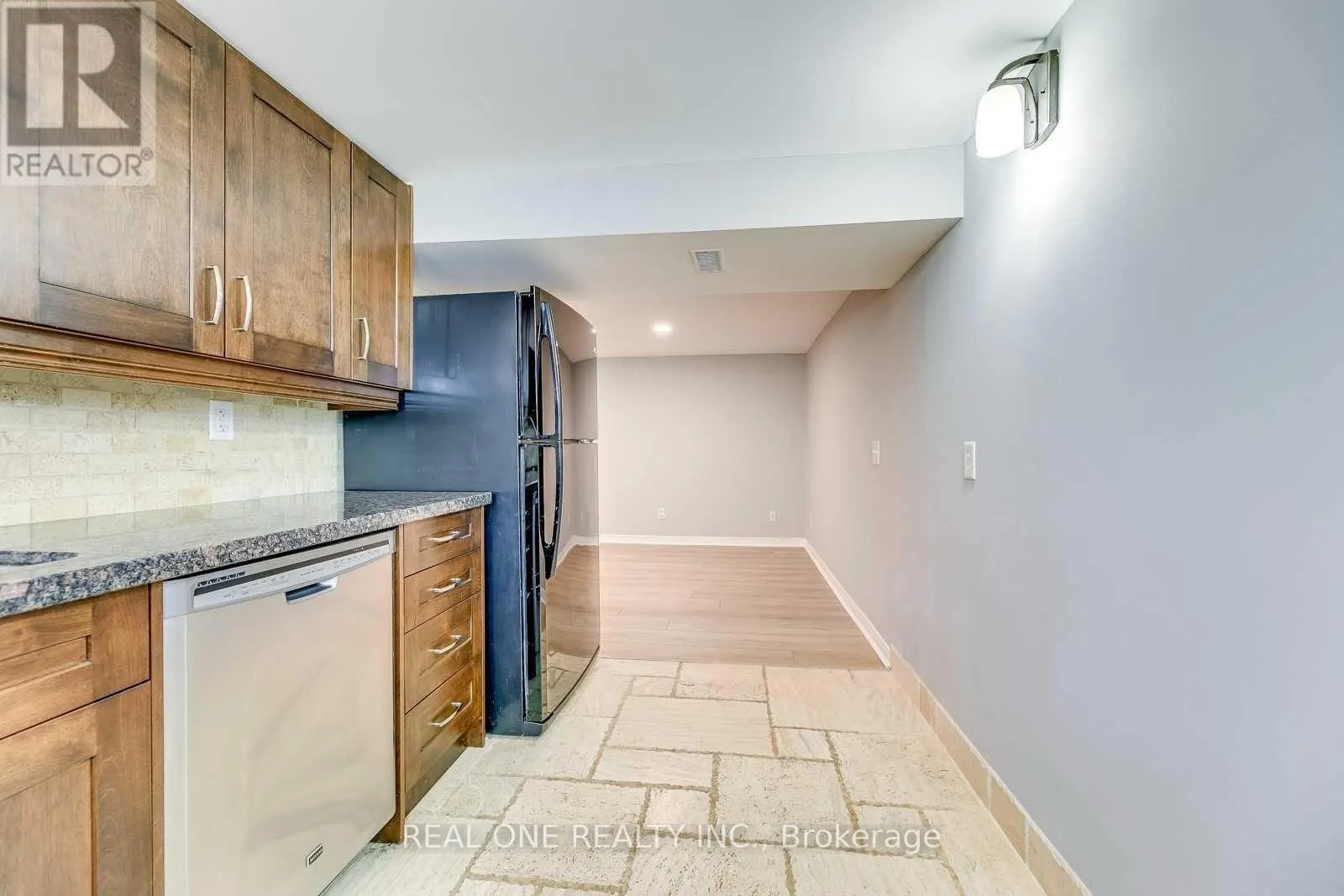 LOWER - 2048 EDINBURGH DRIVE
