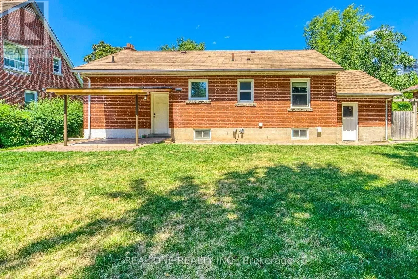 LOWER - 2048 EDINBURGH DRIVE