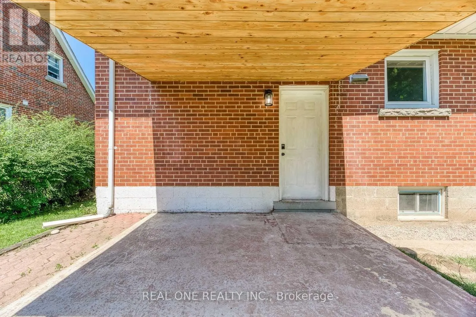 LOWER - 2048 EDINBURGH DRIVE