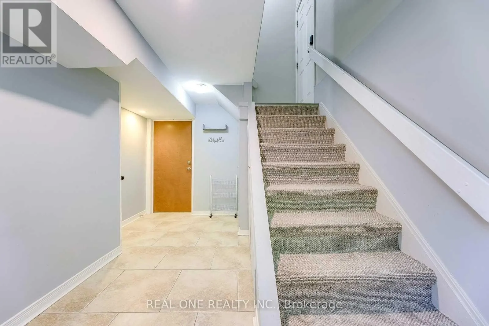 LOWER - 2048 EDINBURGH DRIVE
