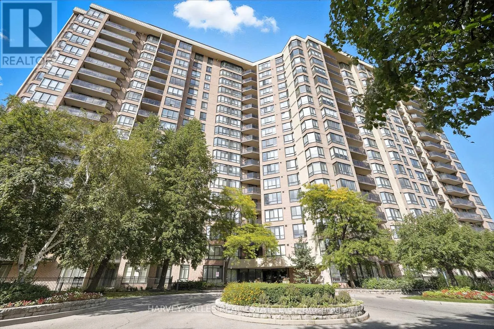 812 - 20 CHERRYTREE DRIVE