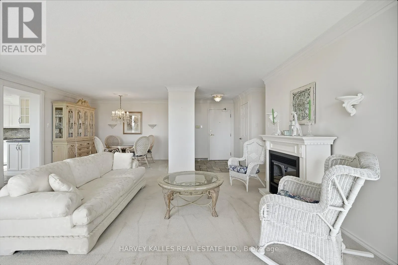 812 - 20 CHERRYTREE DRIVE