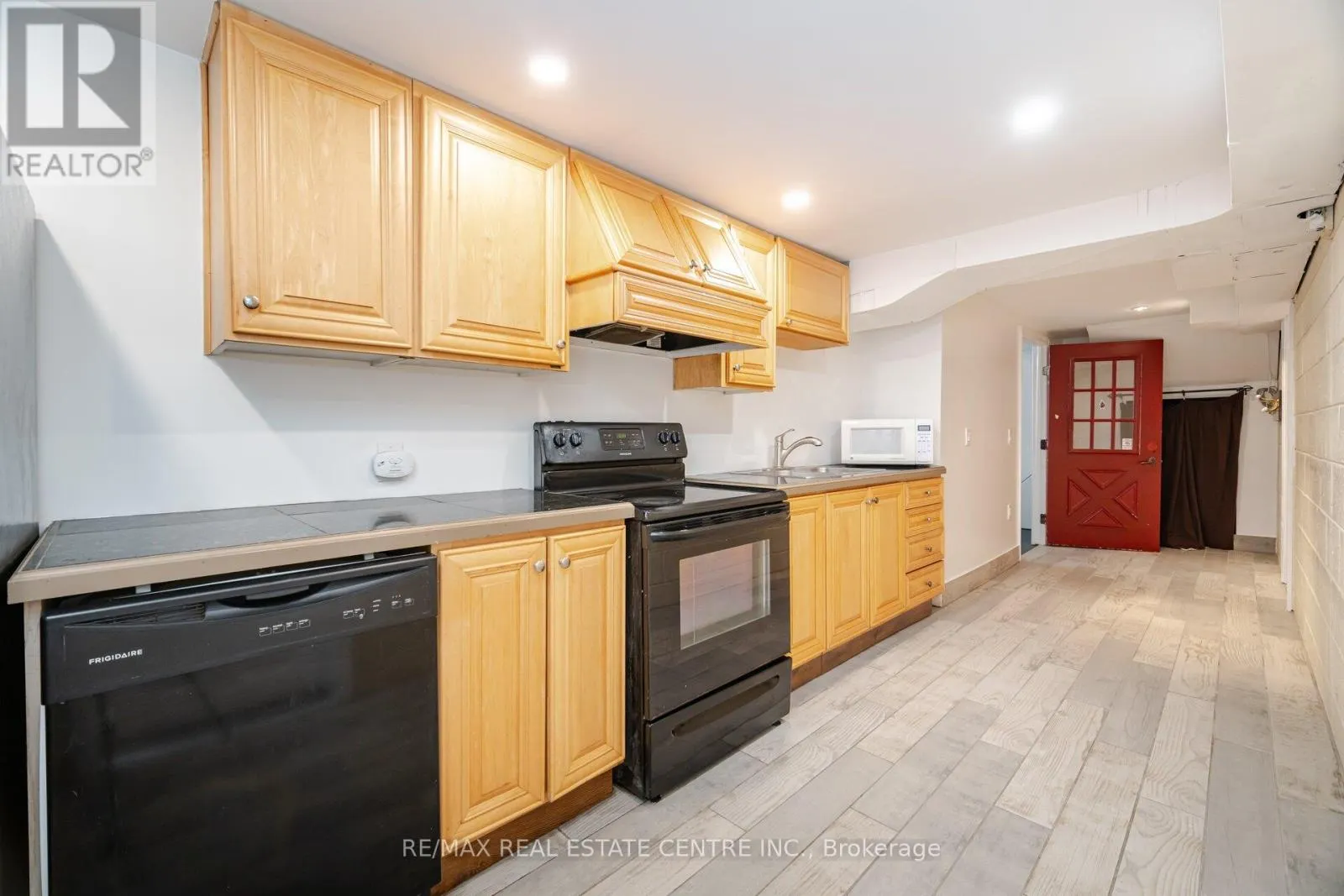 292 KINGSLEIGH COURT