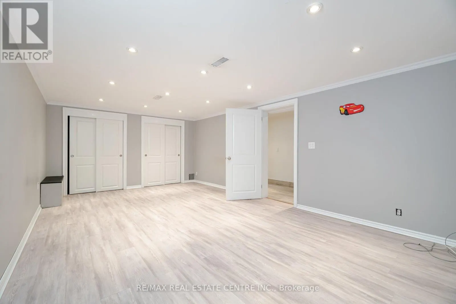 292 KINGSLEIGH COURT