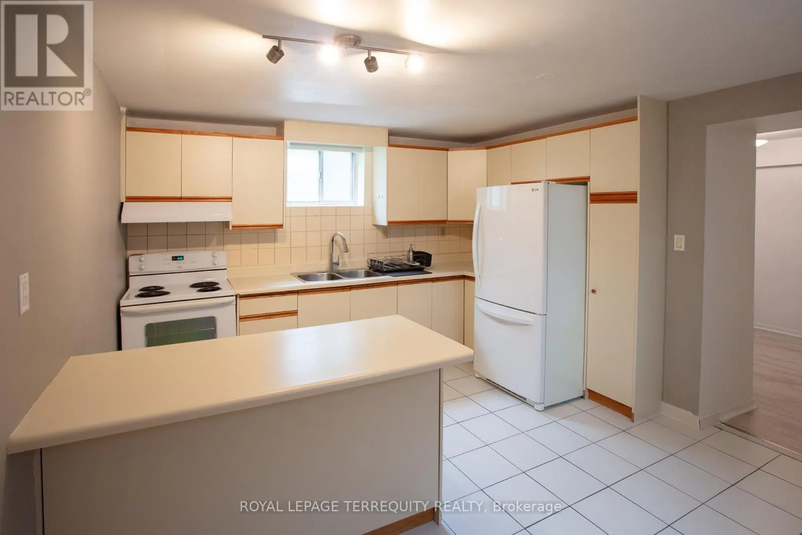 BASEMENT - 10 NORTHCLIFFE BOULEVARD