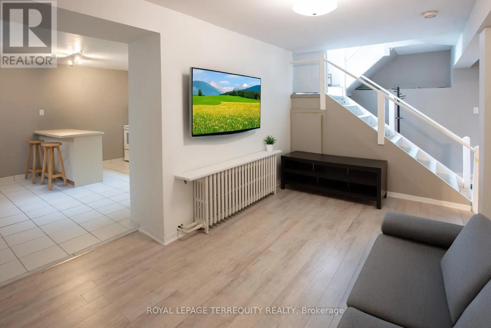 BASEMENT - 10 NORTHCLIFFE BOULEVARD