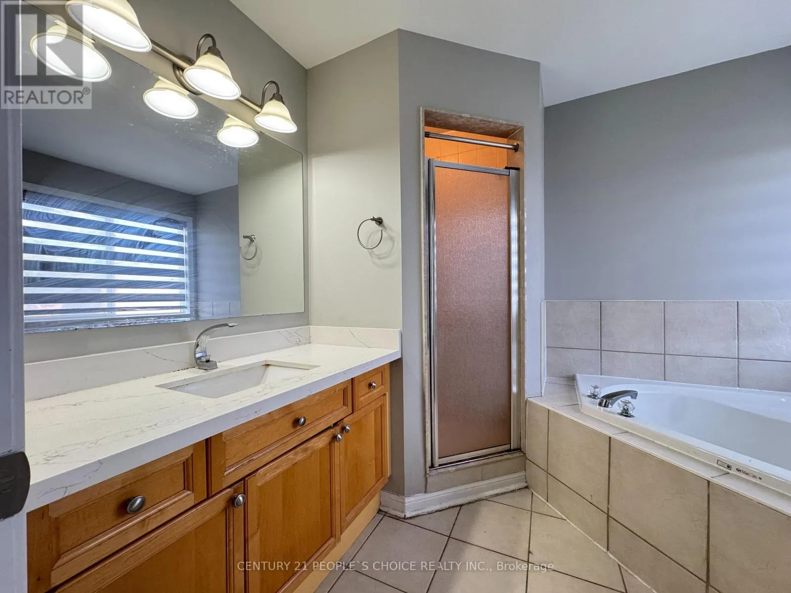 UPPER - 657 THOMPSON ROAD S