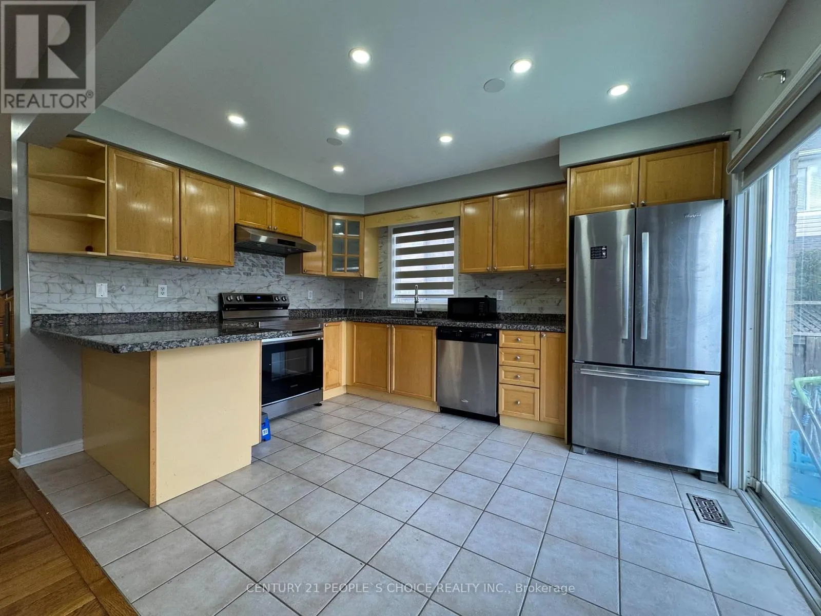 UPPER - 657 THOMPSON ROAD S