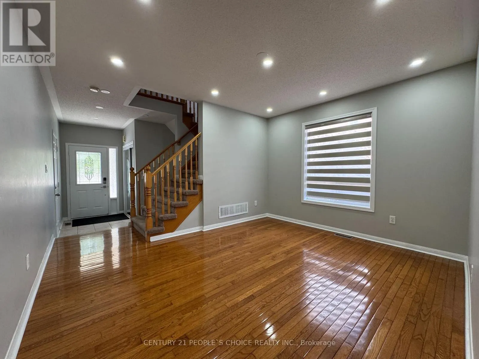 UPPER - 657 THOMPSON ROAD S