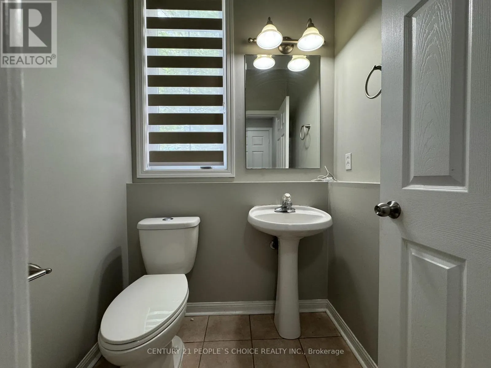 UPPER - 657 THOMPSON ROAD S