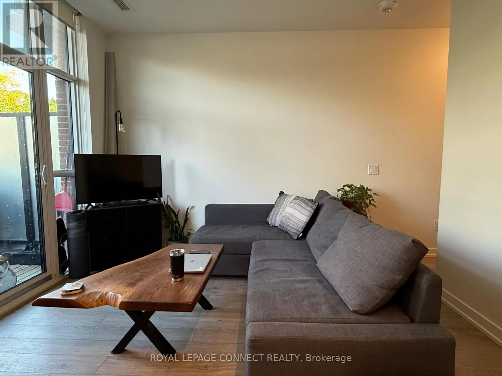 112 - 2300 ST CLAIR AVENUE W