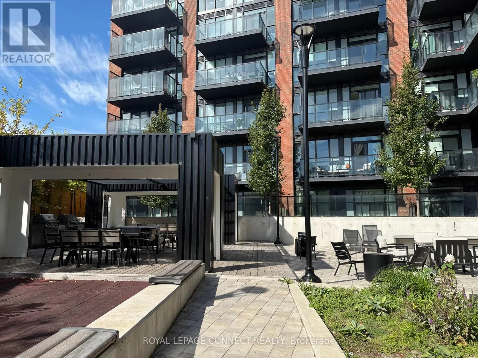 112 - 2300 ST CLAIR AVENUE W