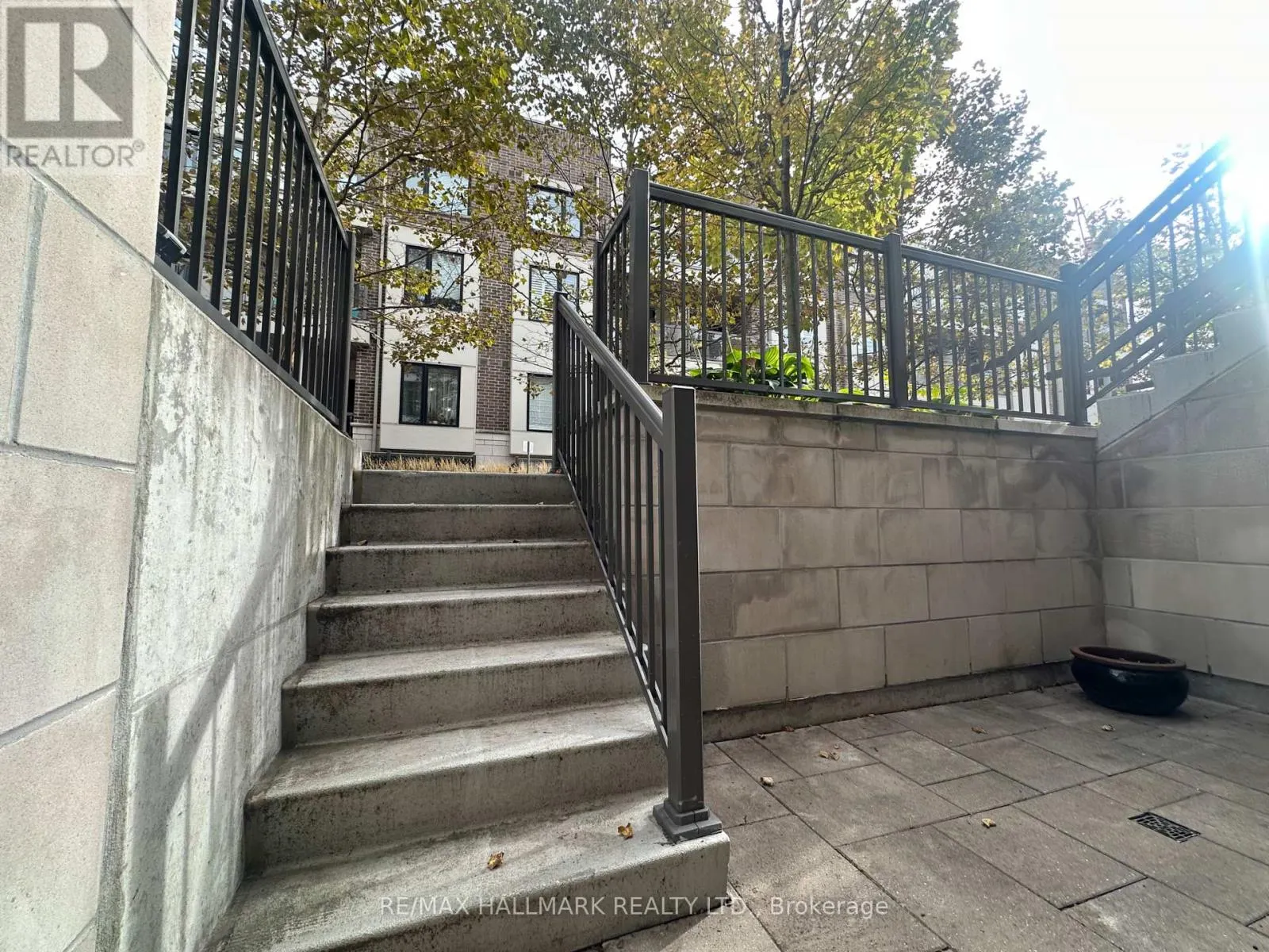 418 - 8 DRUMMOND STREET