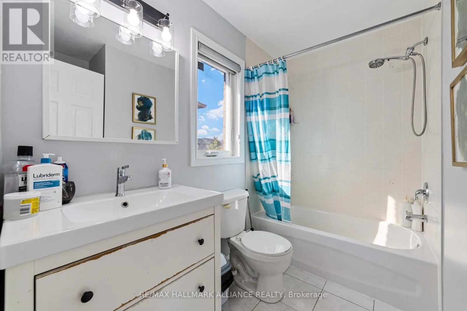 402 SCHREYER CRESCENT