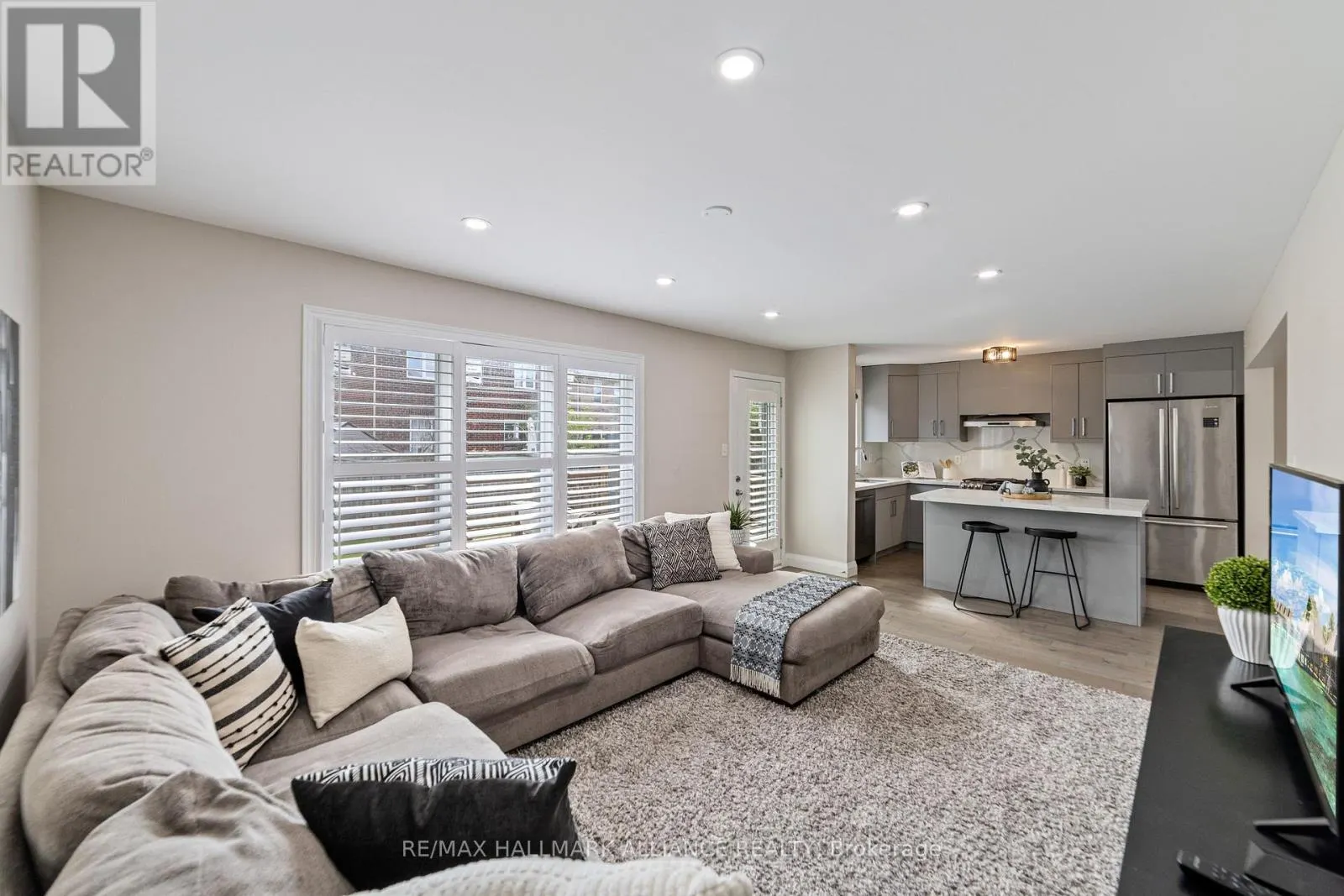 402 SCHREYER CRESCENT