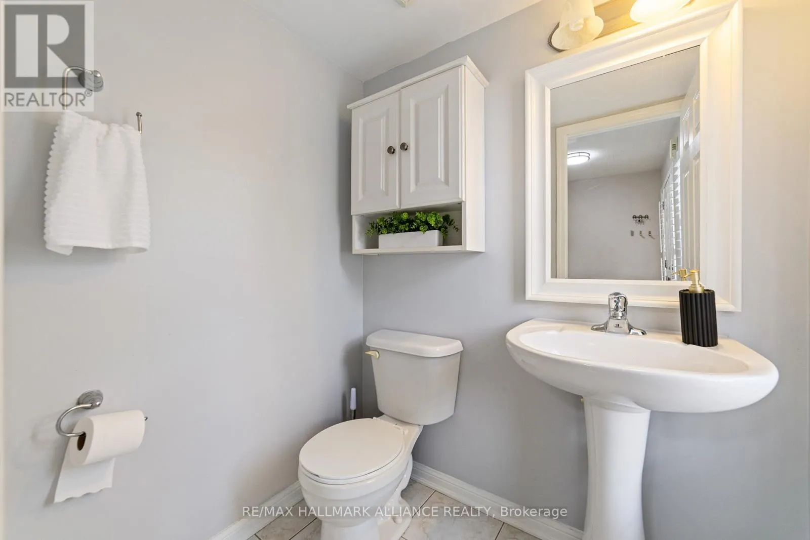 402 SCHREYER CRESCENT