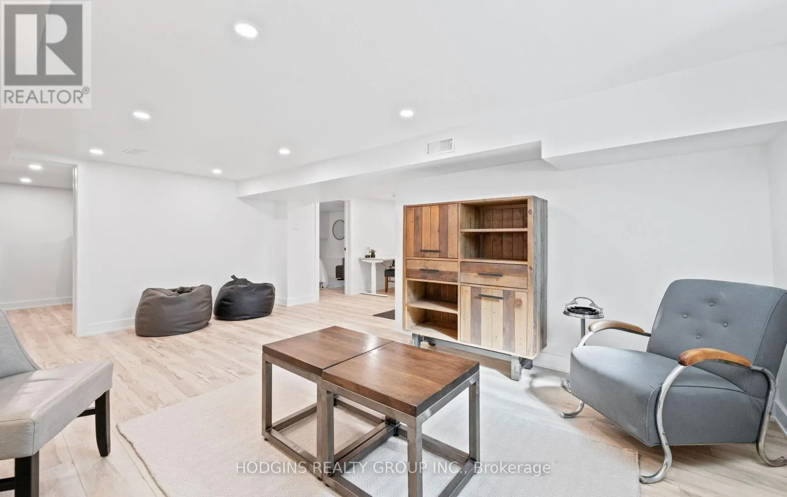 1319 LAKEBREEZE DRIVE