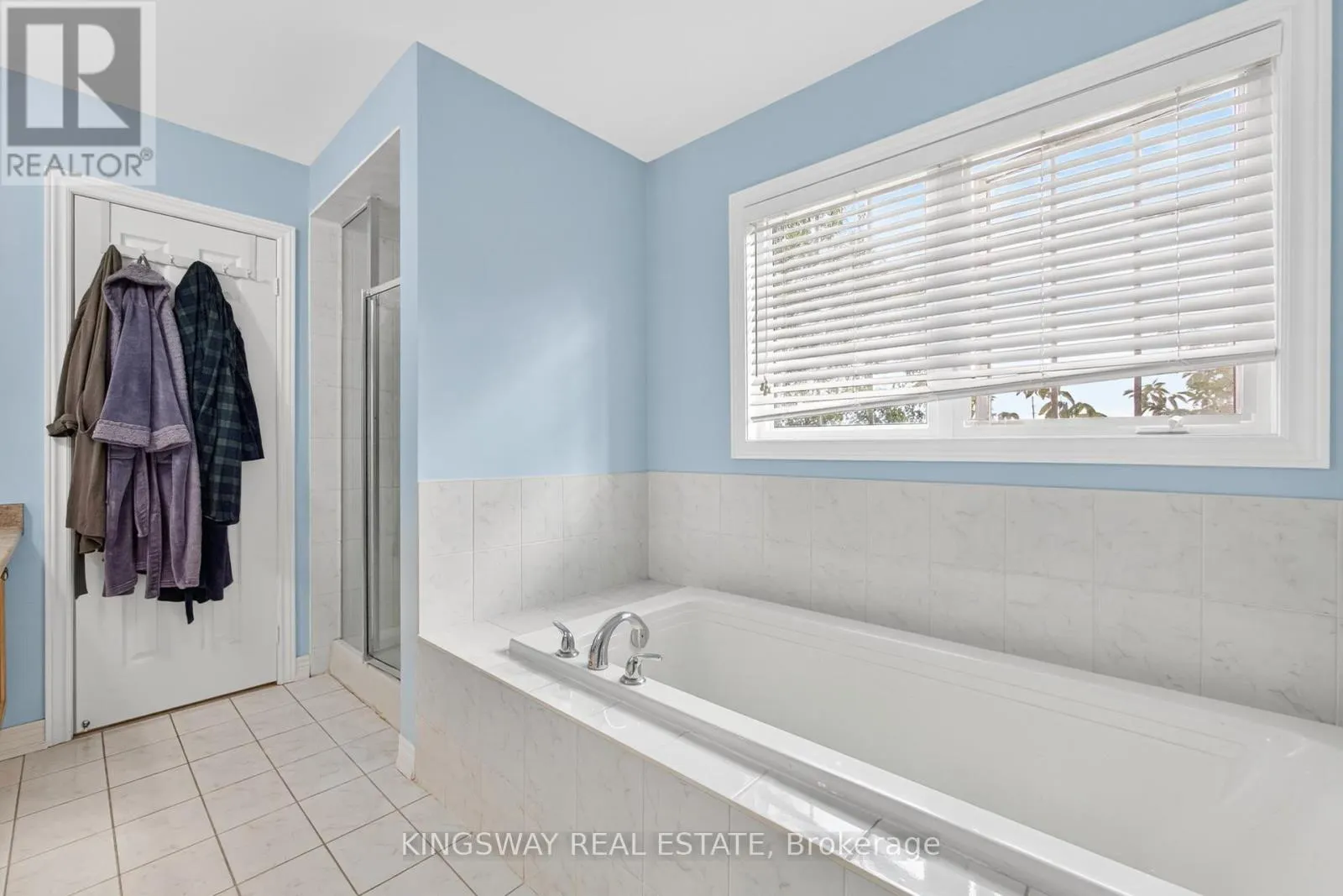 284 HOLMES CRESCENT