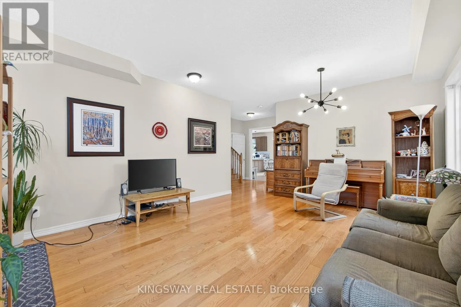 284 HOLMES CRESCENT