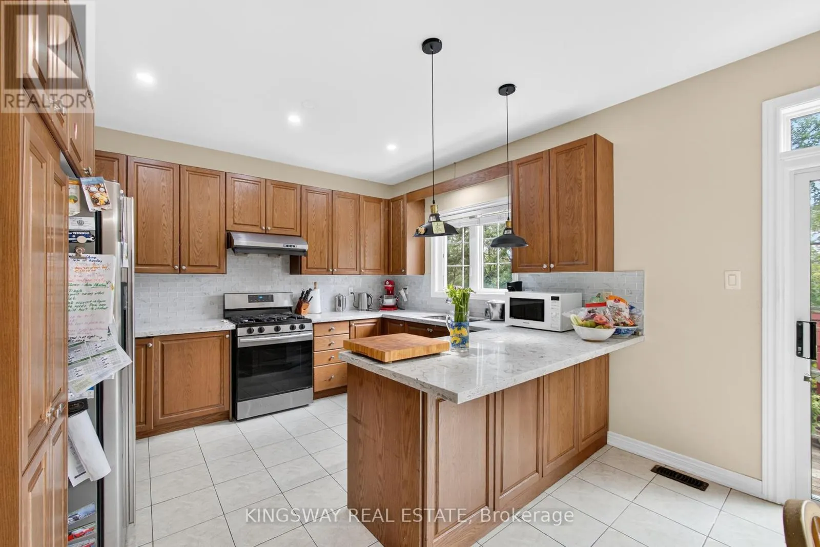 284 HOLMES CRESCENT