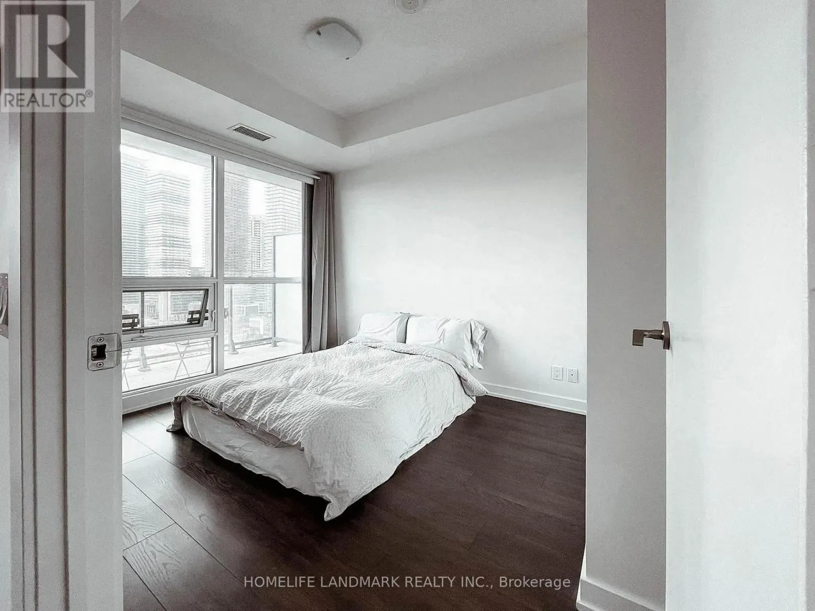 1706 - 2220 LAKESHORE BOULEVARD W